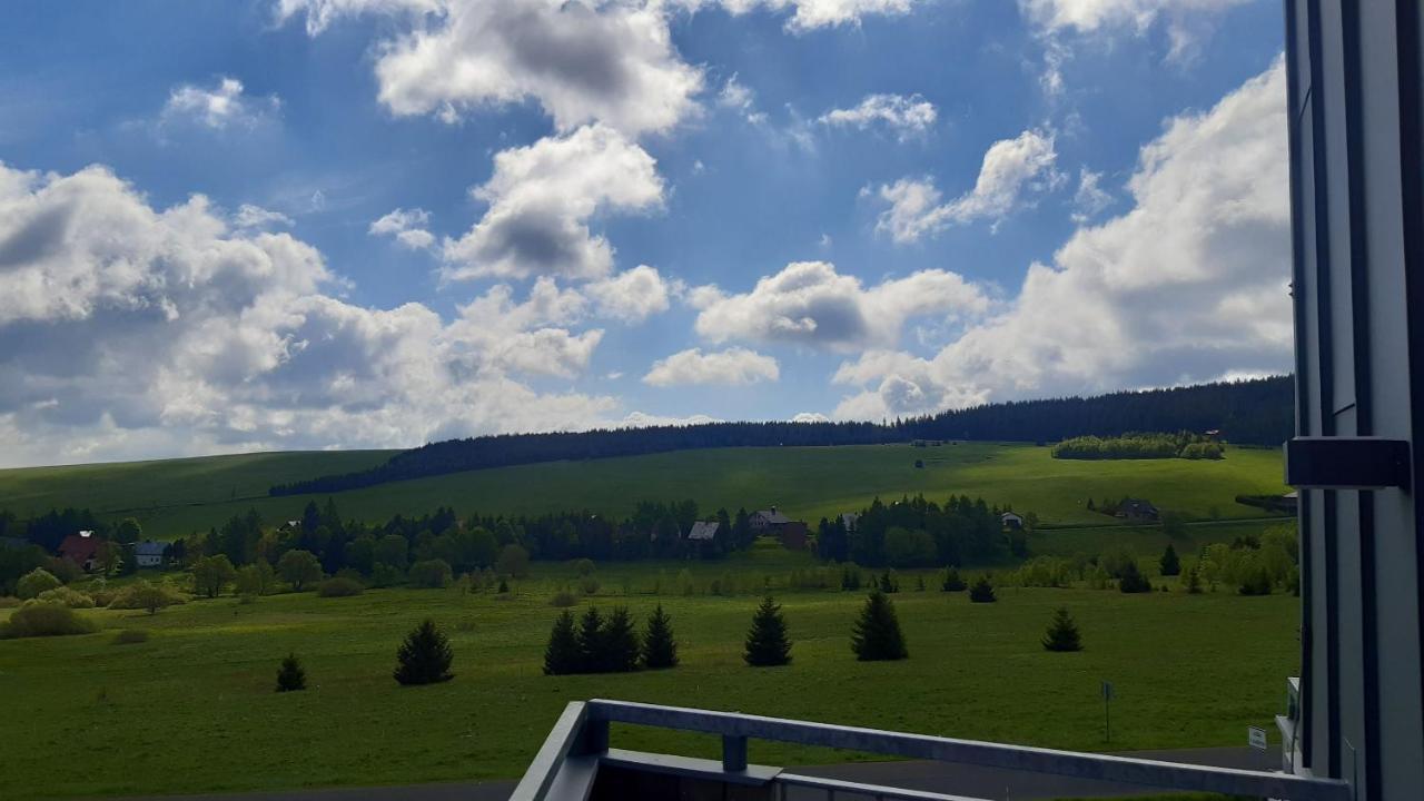 Mezonetovy Apartman Se Dvema Balkony A Vyhledem Loucna pod Klinovcem Exterior photo